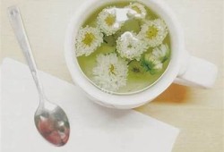 清秋暖冬：阳光穿透雾霭，享受季节交替的美好时光