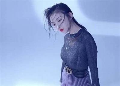 景甜在抖音晒美照，尽显甜美魅力与优雅气质！