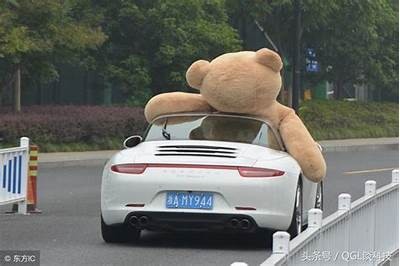 富二代抖阴短视频揭秘：奢华生活背后的真实故事