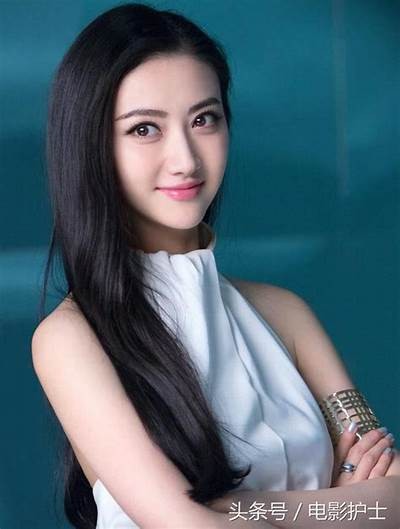 景甜最新抖音视频曝光，甜美笑容引发网友热议！